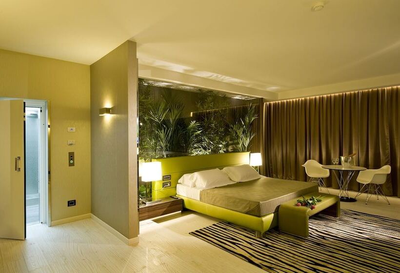 סוויטת סופריור, Viola M