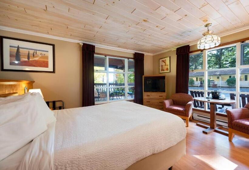 Superior studio with lake view, The Juliana Resort