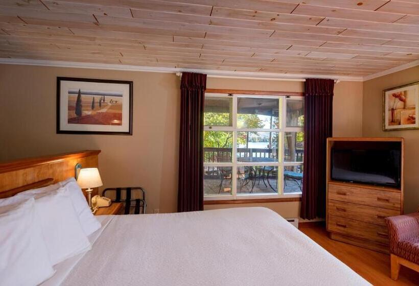 Superior studio with lake view, The Juliana Resort