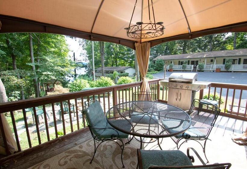 Superior studio with lake view, The Juliana Resort