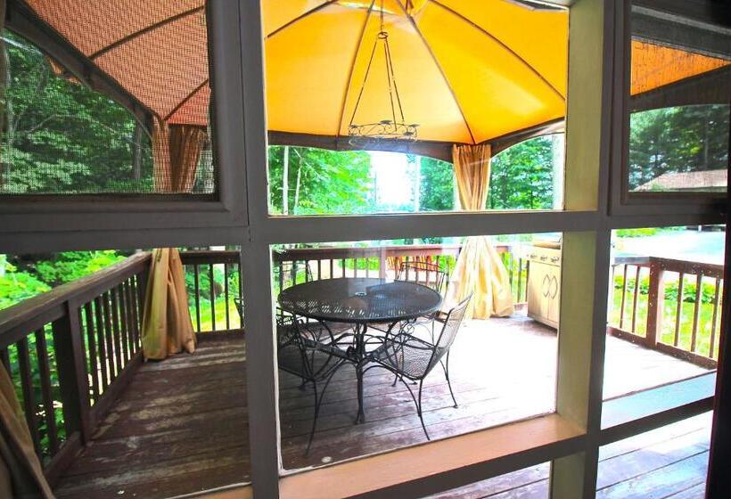 Superior studio with lake view, The Juliana Resort