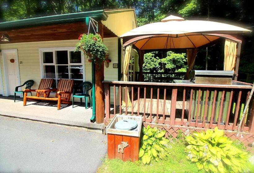 Superior studio with lake view, The Juliana Resort