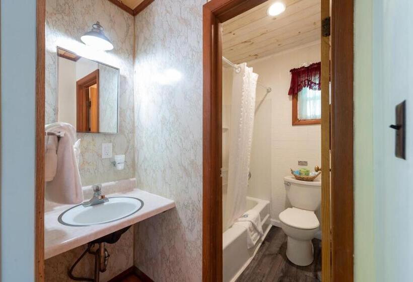 Standard studio with lake view, The Juliana Resort