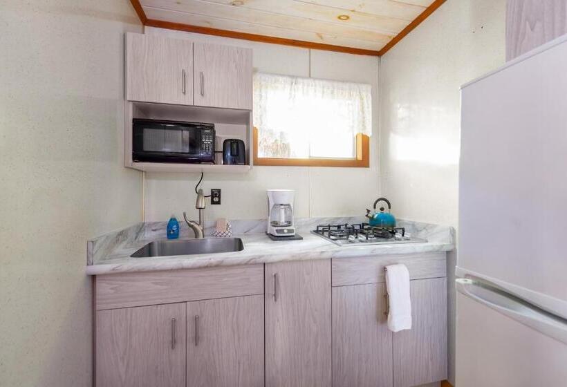 Standard studio with lake view, The Juliana Resort