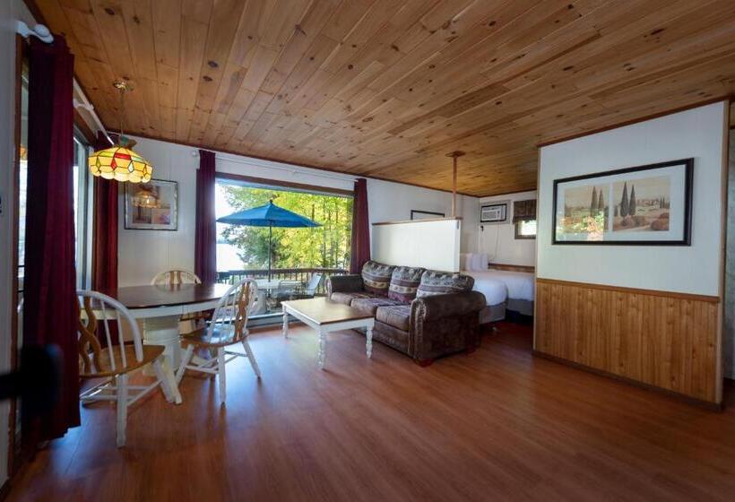 Standard studio with lake view, The Juliana Resort