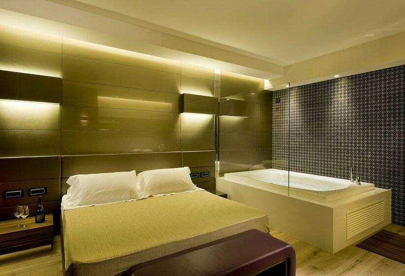 סוויטת ג'וניור, Viola M