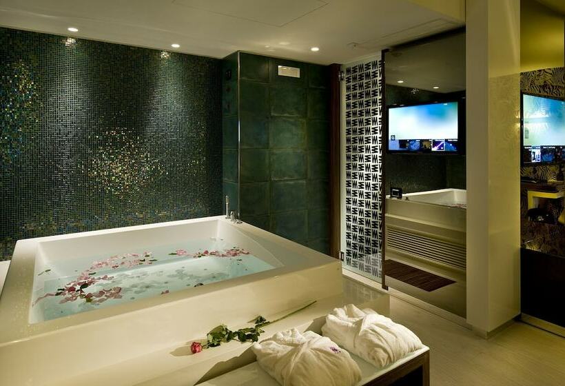 סוויטה, Viola M