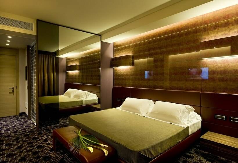 חדר דלוקס, Viola M