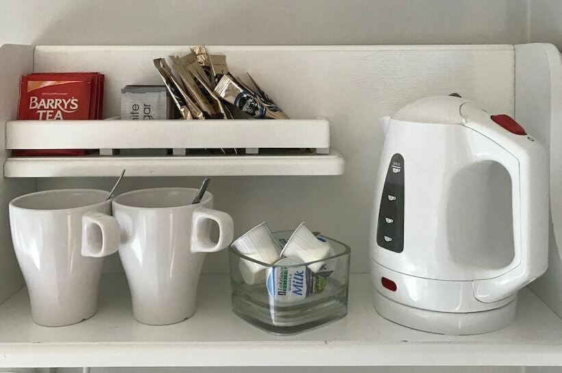 标准三人间, Westwinds