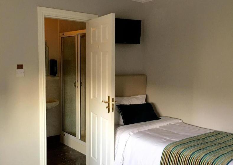 标准三人间, Westwinds