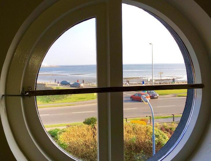 标准三人间, Westwinds