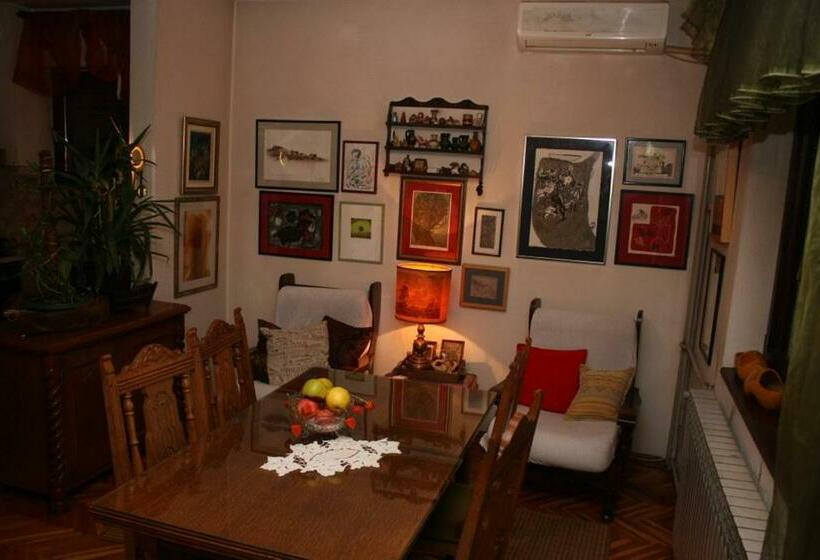 اتاق استاندارد, Art Home