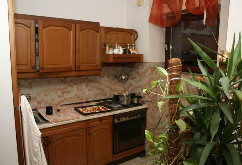 اتاق استاندارد, Art Home