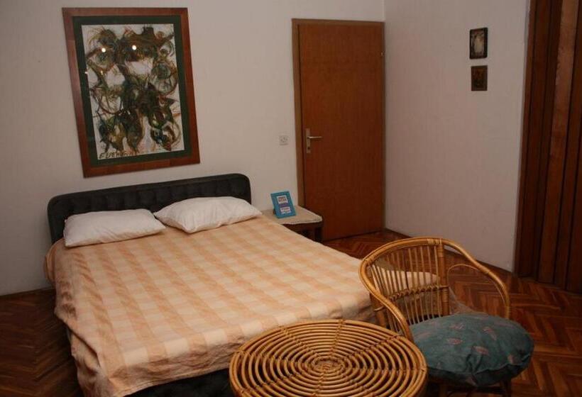اتاق استاندارد, Art Home
