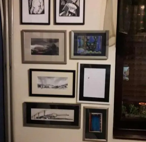 استودیوی استاندارد, Art Home