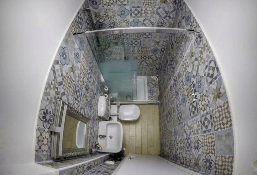 تختخواب در اتاق مشترک, Home Genoa Hostel