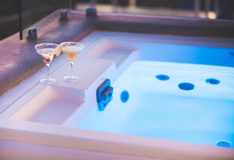 ハイドロマッサージバス付きスイート, Adel Private Suites