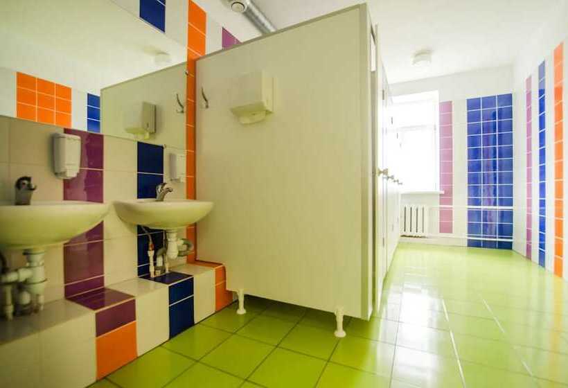 Economy Triple Room, Avatar