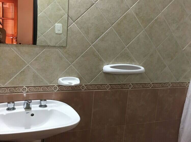 غرفة قياسية, El Colonial