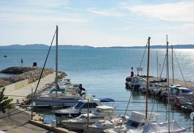Номер Стандарт Двуспальная Кровать Вид на Море, Hôtel La Reine Jane