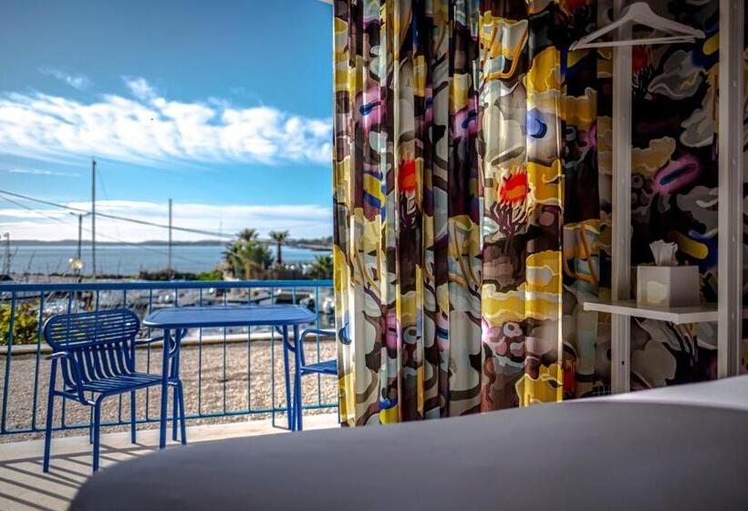 스탠다드 룸 더블 침대 바다 전망, Hôtel La Reine Jane