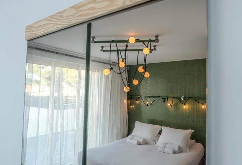 Номер Стандарт, Hôtel La Reine Jane