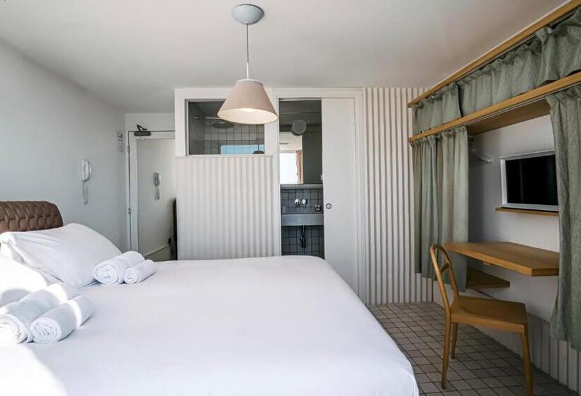 스탠다드 테라스 룸 바다 전망, Hôtel La Reine Jane