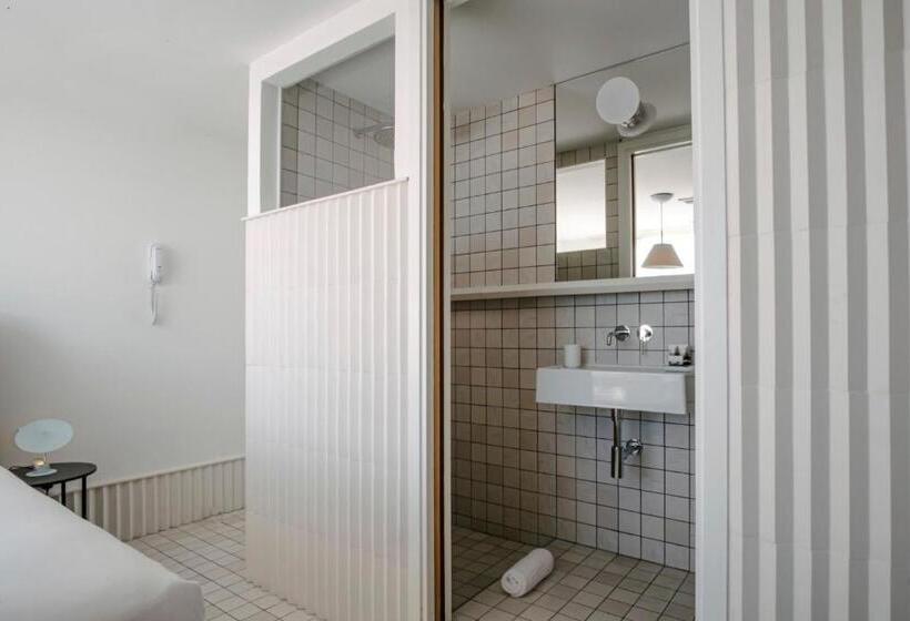 스탠다드 테라스 룸 바다 전망, Hôtel La Reine Jane