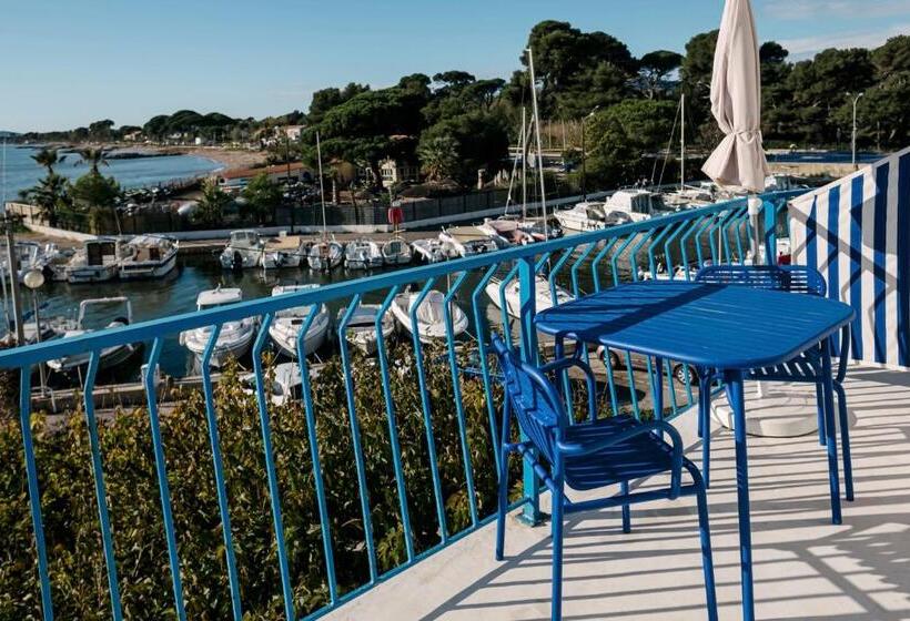 스탠다드 테라스 룸 바다 전망, Hôtel La Reine Jane