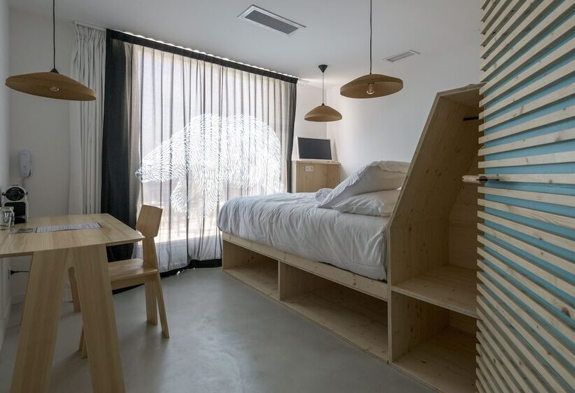 스탠다드 테라스 룸 바다 전망, Hôtel La Reine Jane