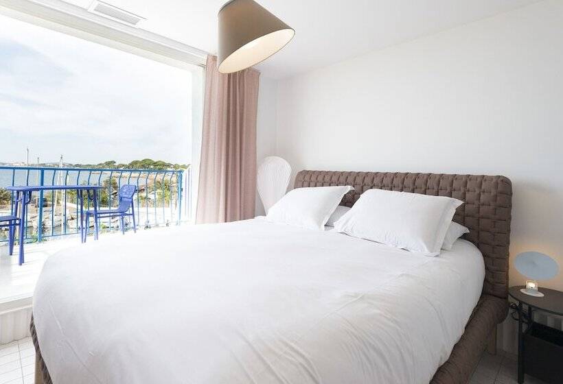 Номер Стандарт Вид на Море с Террасой, Hôtel La Reine Jane