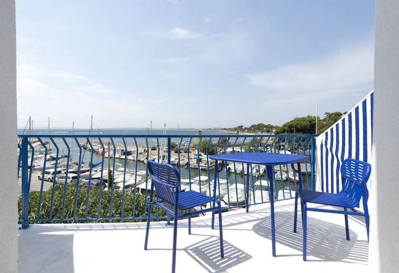 Номер Стандарт Вид на Море с Террасой, Hôtel La Reine Jane