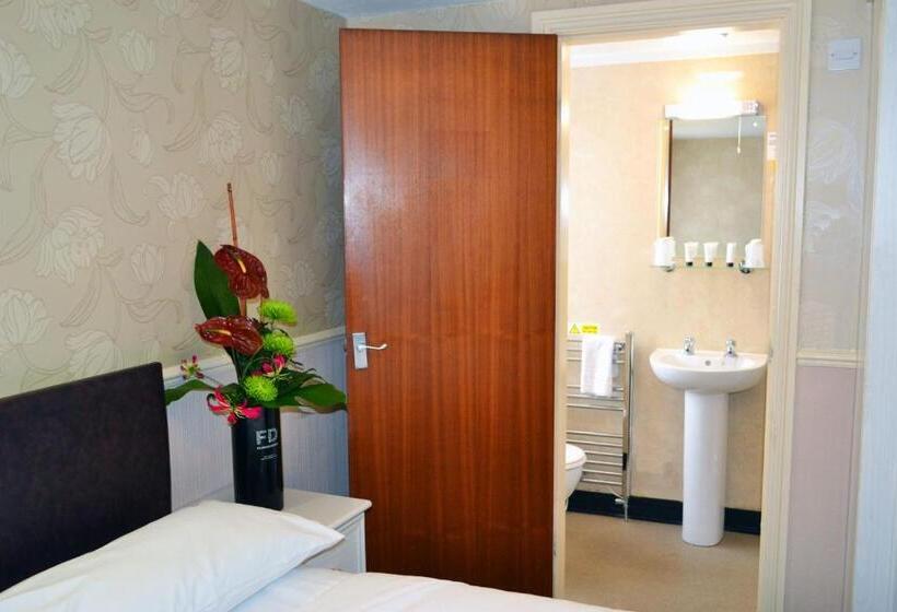 Habitació Triple Estàndard, Lyndene