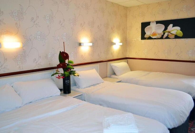 Habitació Triple Estàndard, Lyndene