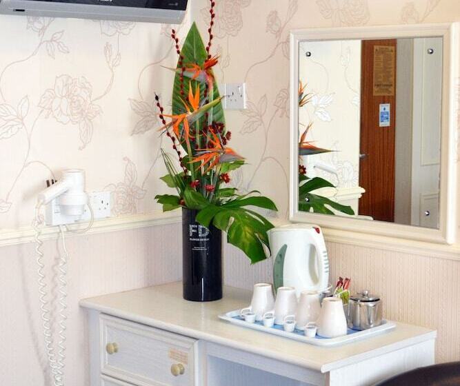 Habitació Quàdruple Clàssica, Lyndene