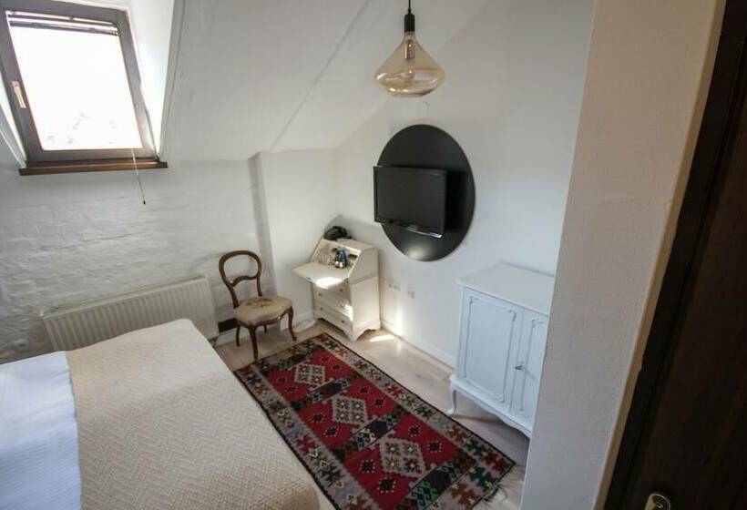 اتاق استاندارد, Ovo Malo Duše