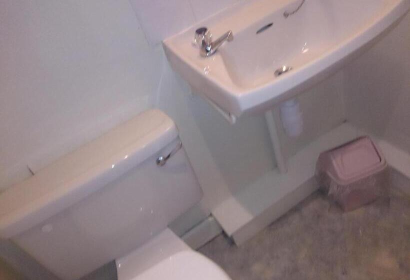 패밀리 룸, Rose & Crown