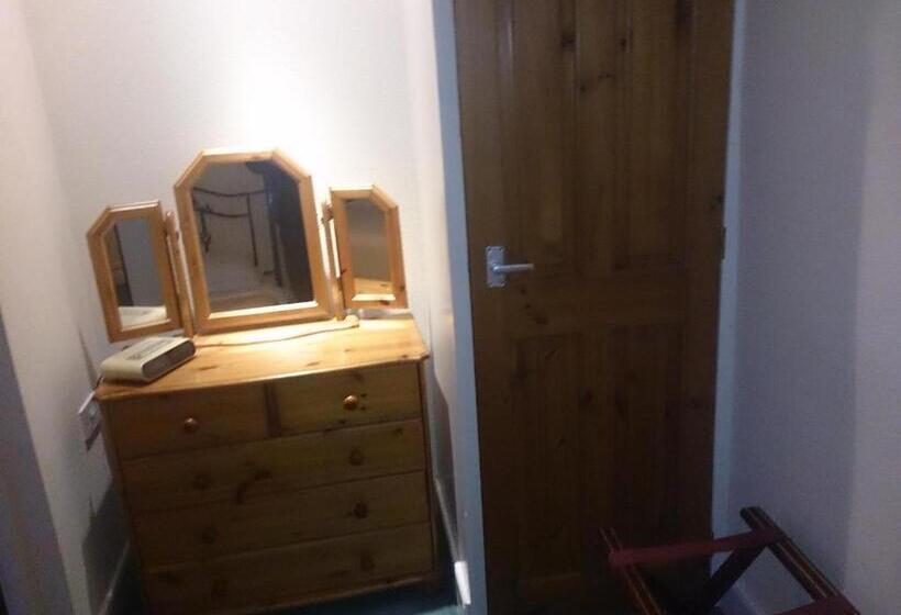 스탠다드 룸, Rose & Crown