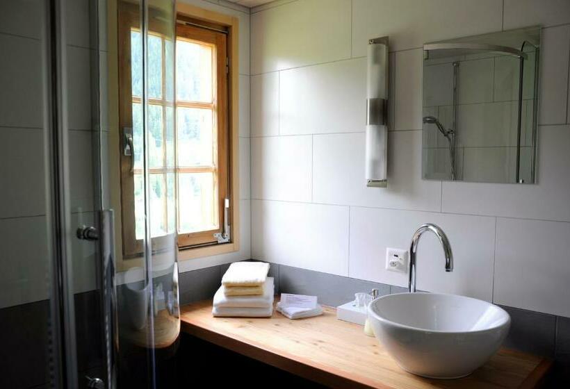 חדר סטנדרט, Tenne