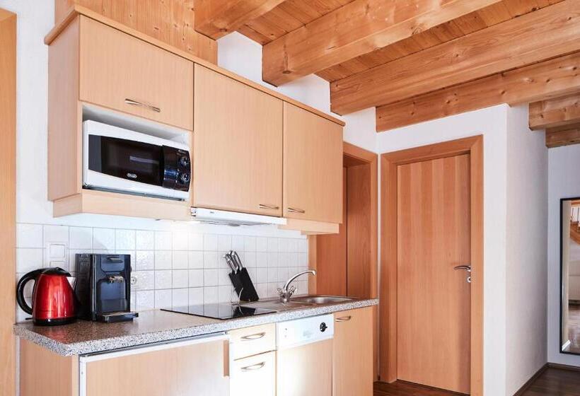 דירת שני חדרים עם מרפת, Tirolerhof   Appartementhaus