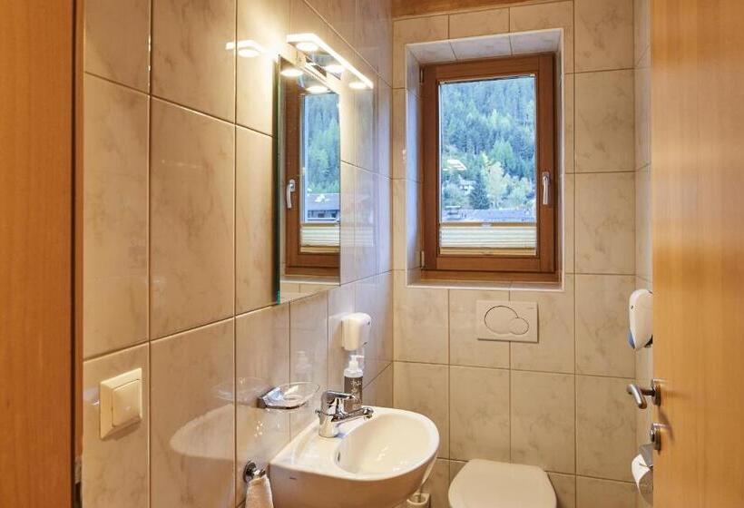 דירת שני חדרים עם מרפת, Tirolerhof   Appartementhaus