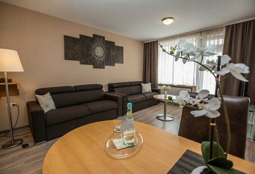 سوئیت با چشم‌انداز رودخانه, Traumblick