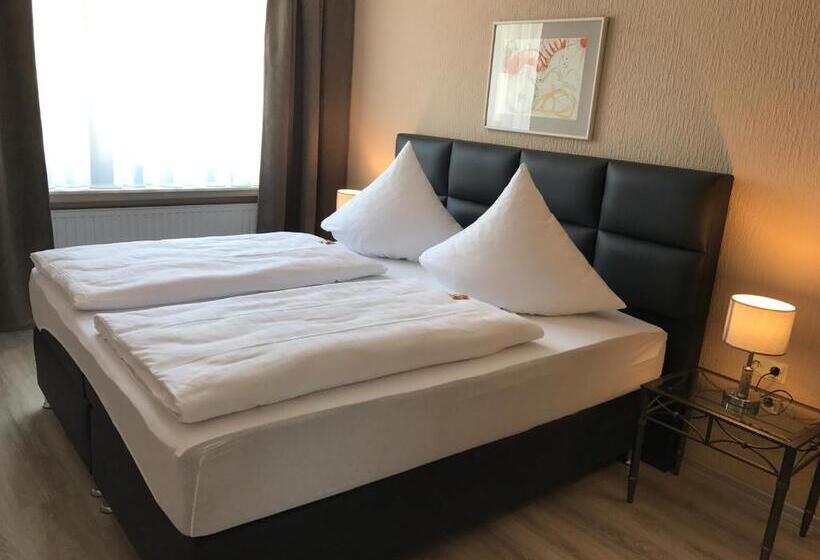 سوئیت با چشم‌انداز رودخانه, Traumblick