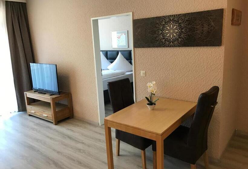 سوئیت با چشم‌انداز رودخانه, Traumblick