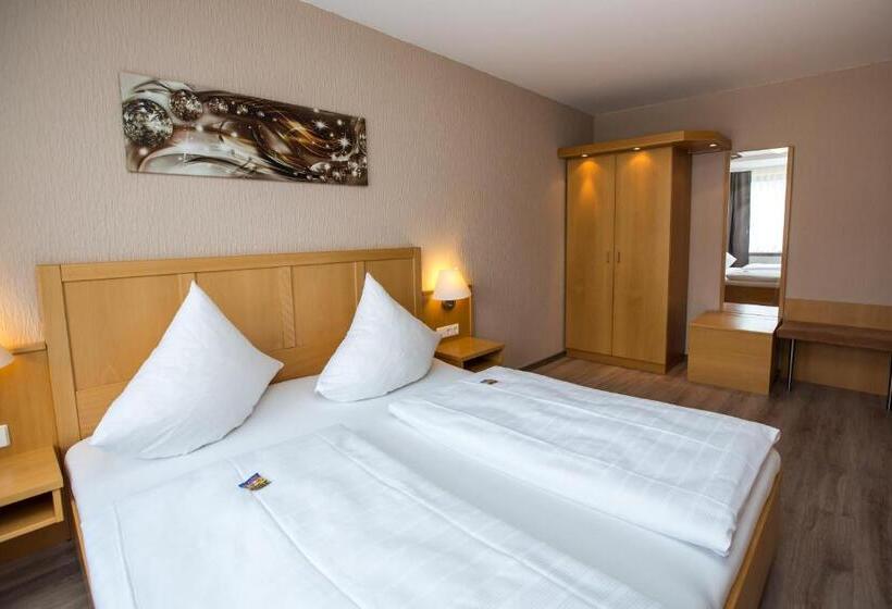 سوئیت با چشم‌انداز رودخانه, Traumblick