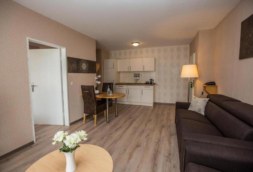 سوئیت با چشم‌انداز رودخانه, Traumblick