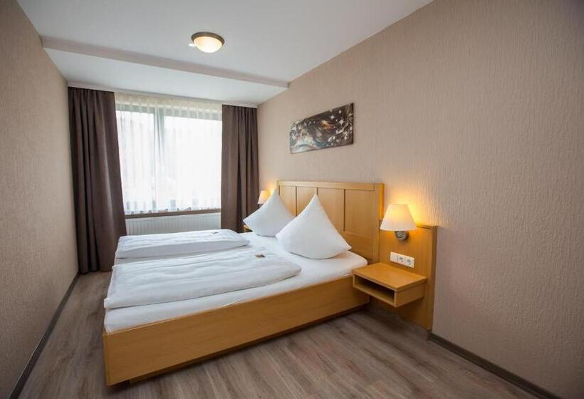 سوئیت با چشم‌انداز رودخانه, Traumblick