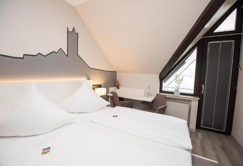 اتاق استاندارد با چشم‌انداز رودخانه, Traumblick