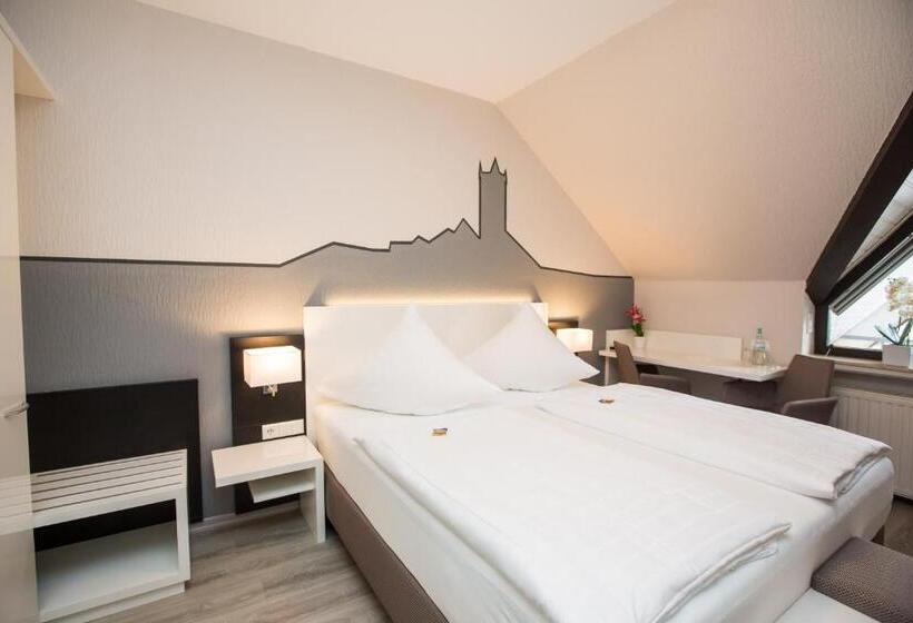 اتاق استاندارد با چشم‌انداز رودخانه, Traumblick