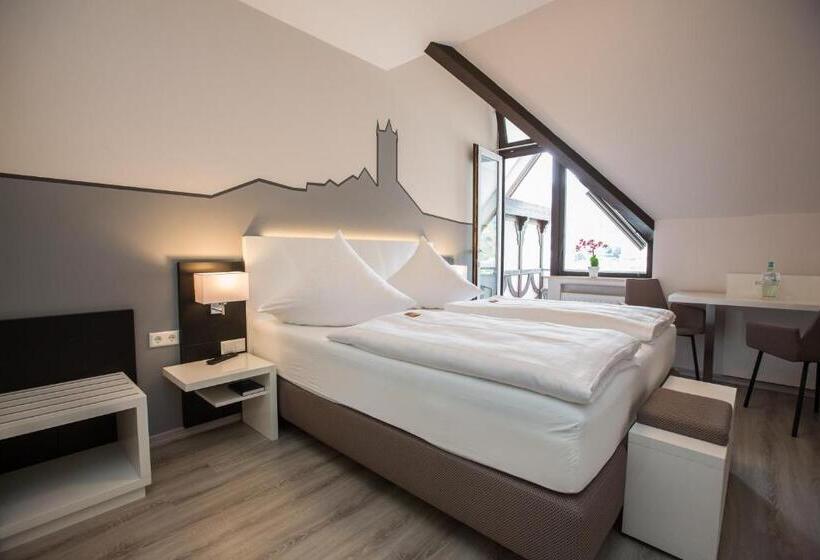 اتاق استاندارد با چشم‌انداز رودخانه, Traumblick